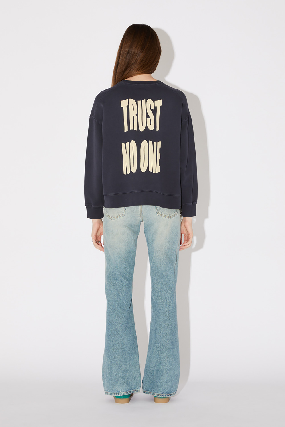 AMISH: CREW NECK SWEATSHIRT WITH STAY PARANOID PRINT